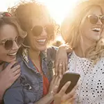 Ryby / Dzisiaj wszystko kręci się wokół ożywionego życia towarzyskiego. Będziesz mnożyć przyjacielskie spotkania i wspólne projekty. Twoja charyzma poprowadzi cię do roli osoby, która przejmuje inicjatywę i prowadzi grę.